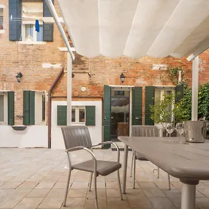 Luxury Garden Mansion R&r Appartement